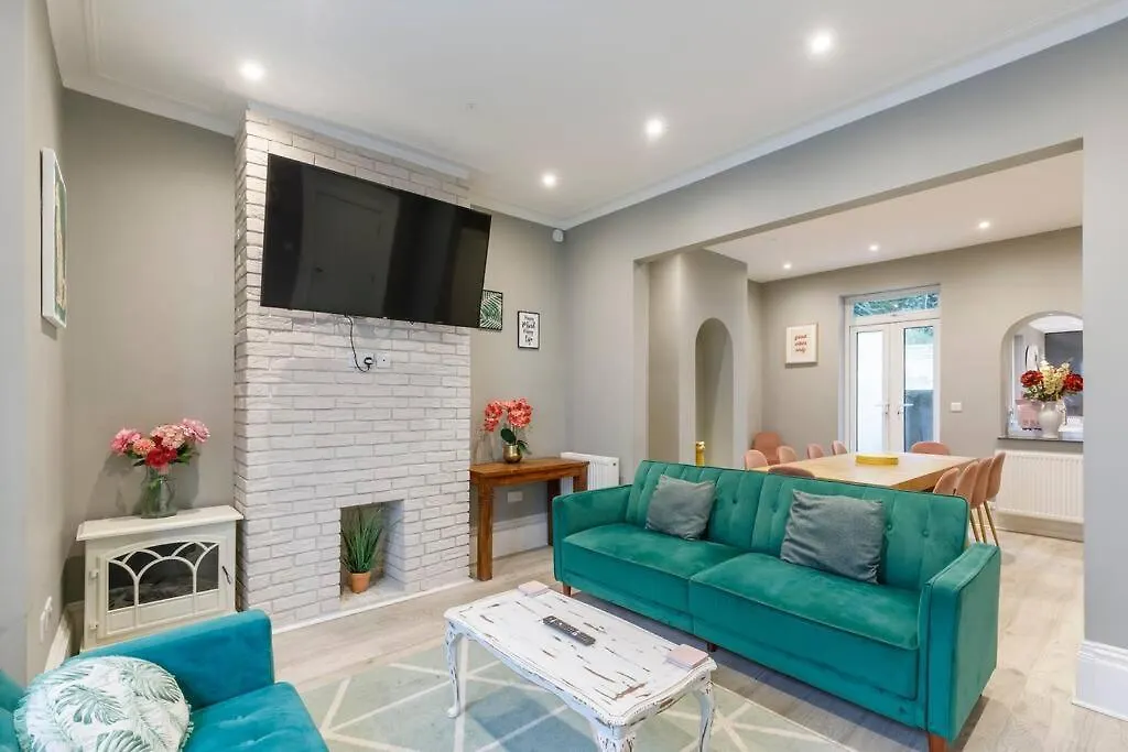 Brighton 5 Bed House With Private Patio Near Beach