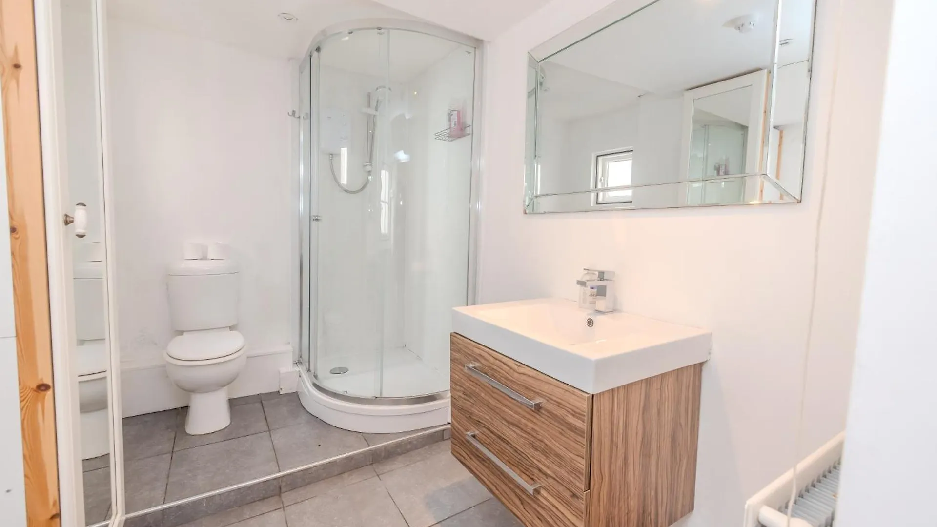 Brighton 5 Bed House With Private Patio Near Beach